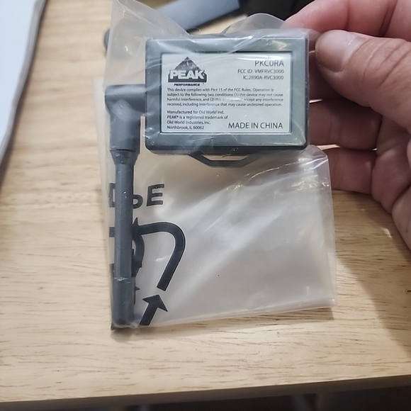 Peak Wireless PKCORA Back-Up Camera System 2.4" Color LCD Monitor Kit - Picture 2 of 11